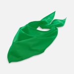 Шейный платок Bandana — знакомый с детства и вновь актуальный аксессуар. Платок можно использовать как головной убор