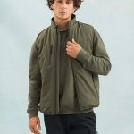 практичность и стиль!<br><ul class="list"><li>Воротник–стойка с флисовой подкладкой</li><li>Два боковых и один нагрудный карман на молнии</li><li>Три внутренних карман: сетка