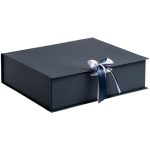 Коробка выполнена из переплетного картона
