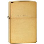 <ul class="list"><li>Покрытие Brushed Brass устойчиво к царапинам и отпечаткам</li><li>Металлический корпус</li><li>Гравировка Solid Brass на крышке<br></li><li>Работает на ветру</li><li>Подходит для многократной заправки</li></ul>Поставляется незаправленной. Упакована в подарочную коробку.