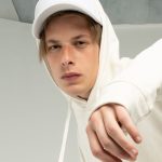 с чего начать.<br>Модель с пятью клиньями без лобового шва из хлопка.<ul class="list"><li>Плотный изогнутый козырек-сэндвич</li><li>Регулируемая застежка на липучке</li><li>Обшивные люверсы</li></ul>