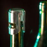 она плотно прилегает к горлышку и обеспечивает защиту от протекания