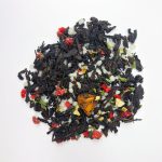 а чайные листья предварительно вымачиваются в соке ананаса: вкус напитка становится особо насыщенным и обогащенным. «Сокочай» станет прекрасным подарком для любителей необычных вкусовых сочетаний и здорового образа жизни.<br>Вес нетто: 130 г<br>Срок годности: 24 месяца<br><br>Состав: чай черный с ананасом и соком ананаса (чай черный байховый крупнолистовой