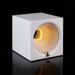 Volumetric — это bluetooth-колонка с современным минималистичным дизайном. И все же она не совсем простая: чего только стоит сенсорная кнопка регулировки диммируемой подсветки.<br><br>Благодаря небольшим размерам колонка найдет свое место как в кабинете на рабочем столе