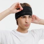 <p>Утепленная двухслойная спортивная повязка на голову Jogge — отличное решение для осени и зимы! </p> Она изготовлена из полиэстера и спандекса — такое сочетание материалов обеспечивает комфортное и плотное прилегание