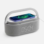Veske — это Bluetooth-колонка с электронными часами