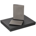 Коллекция личных аксессуаров <a href="https://gifts.ru/catalog/kollektsiya-devon">Devon</a> — удачный вариант функционального корпоративного подарка и приятный знак внимания. Это широкая палитра цветов и лаконичный дизайн.<br><br>Devon Mini — это набор необходимых личных аксессуаров