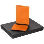 Коллекция личных аксессуаров <a href="https://gifts.ru/catalog/kollektsiya-devon">Devon</a> — удачный вариант функционального корпоративного подарка и приятный знак внимания. Это широкая палитра цветов и лаконичный дизайн.<br><br>Devon Mini — это набор необходимых личных аксессуаров