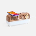 Bluetooth-колонка с аналоговыми часами Multiverse сразу привлекает внимание своей формой