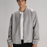 Бомбер унисекс из искусственной кожи.<ul class="list"><li>Горловина из резинки 1х1</li><li>Два боковых кармана</li><li>Резинка на манжетах</li><li>Металлическая молния </li><li>Вентилируемые отверстия у основания рукавов</li></ul><br><div id="tablemer"><img width="90" src="//files.giftsoffer.ru/images/tablemer/sweatshirt_dropped_2.svg"/><table border="1" cellpadding="5" cellspacing="0"><tr align="center"><td>Таблица размеров