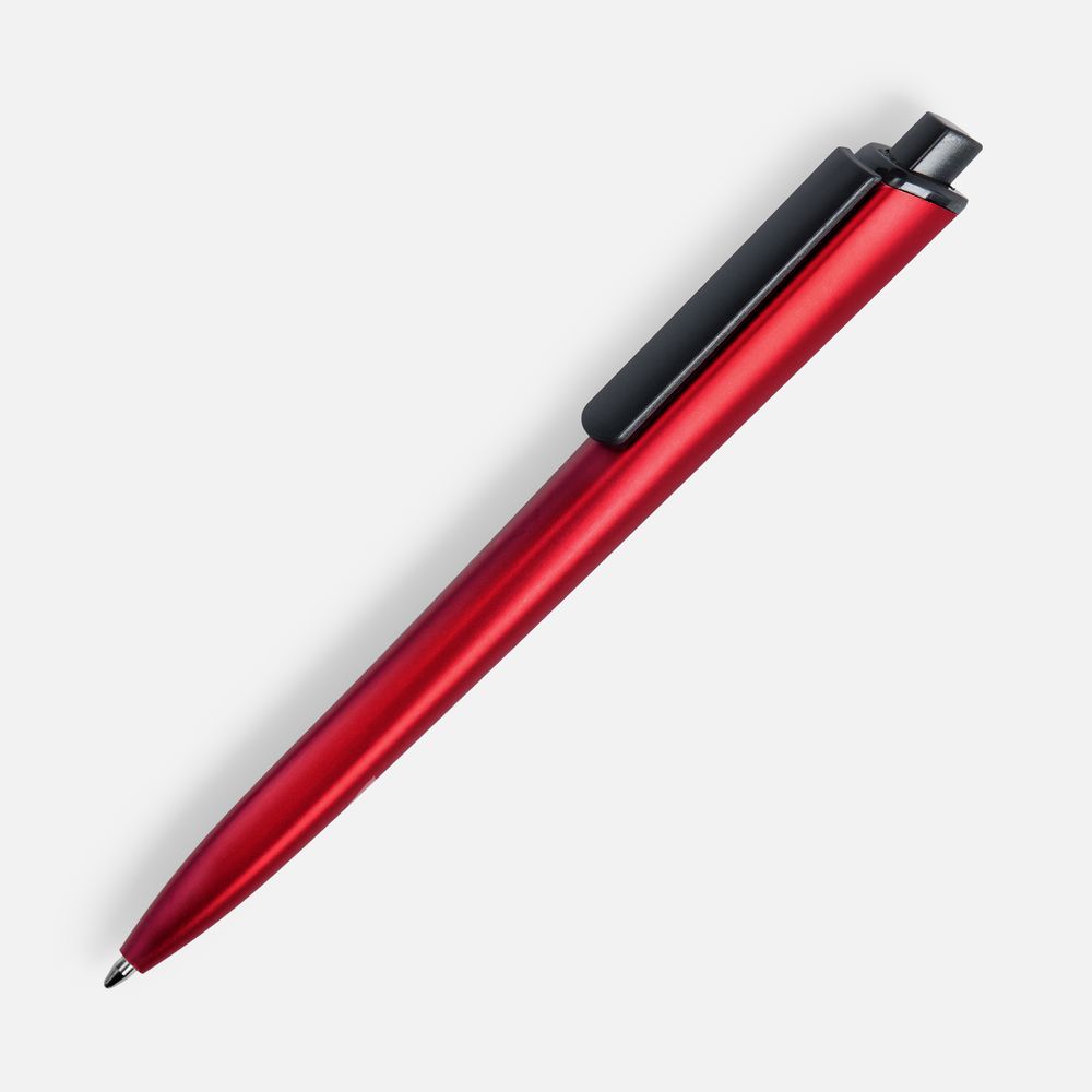 Пластиковая ручка с четырехгранным корпусом.<br><ul class="list"><li>Механизм ручки: нажимной.</li><li>Корпус ручки разбирается. Замена стержня требует особых навыков.</li><li>Стержень с синими чернилами.</li><li>Длина линии письма: 700 м.</li></ul>