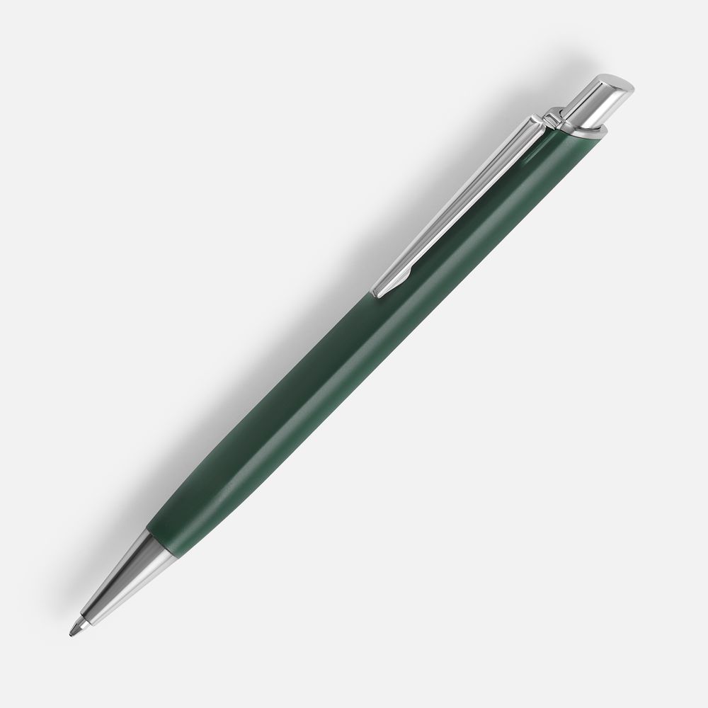 Металлическая ручка с матовым корпусом и хромированными деталями.<br><ul class="list"><li>Механизм ручки: нажимной.</li><li>Корпус ручки разбирается. Стержень легко заменить.</li><li>Стержень с синими чернилами.</li><li>Длина линии письма: 800 м.</li></ul>Гравировка по цветным частям корпуса получается серой.
