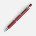 Металлическая ручка с покрытием софт-тач и серебристыми деталями.<br><ul class="list"><li>Механизм ручки: нажимной.</li><li>Корпус ручки разбирается. Стержень легко заменить.</li><li>Стержень с синими чернилами.</li><li>Длина линии письма: 700 м.</li></ul><br>Гравировка по цветным частям корпуса получается серебристой.