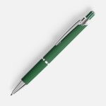 Металлическая ручка с покрытием софт-тач и серебристыми деталями.<br><ul class="list"><li>Механизм ручки: нажимной.</li><li>Корпус ручки разбирается. Стержень легко заменить.</li><li>Стержень с синими чернилами.</li><li>Длина линии письма: 700 м.</li></ul><br>Гравировка по цветным частям корпуса получается серебристой.