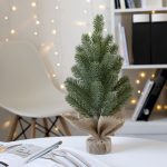 Настольная искусственная елочка Felicitree обязательно принесет радость и праздничный уют! Это идеальный выбор для легкого акцента в новогоднем декоре и сохранения свободного пространства.<br> <br>Благодаря густым веточкам с литыми иголками новогодняя красавица выглядит очень натурально