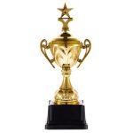 Кубок классической формы Top Star с оригинальным навершием подходит для награждения победителей спортивных соревнований.<br>Поставляется в индивидуальной транспортной упаковке.