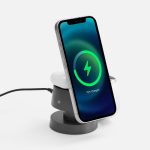 Lume — компактное устройство беспроводной зарядки для современных пользователей. Площадки для зарядки наушников и часов легко складываются и не занимают много места