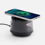 наушников и часов Apple Watch. <br><br>Мощный динамик 5 Вт позволяет наполнить звуком помещение площадью до 30 м². <br><br>Quantium совместима со всеми смартфонами