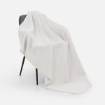 которое объединяет.<br><ul class="list"><li>Способ обработки края: оверлок.</li></ul>Плед упакован в полиэтиленовый пакет с застежкой-молнией.