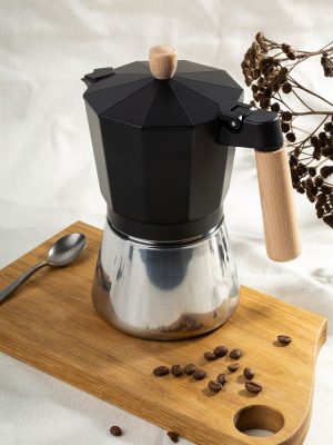 Гейзерная кофеварка с деревянными элементами