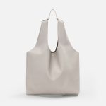 </p>Agio. Всегда с комфортом.<ul class="list"><li>Объем 11 л</li><li>Съемный ремешок для ношения на плече</li><li>Выдерживает вес до 3 кг с ремешком на плече и до 4~5 кг с отстегнутым ремешком