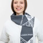  середина        шарфа однотонная.  <br>Бахрома: в данной модели не предлагается.<br>Минимальный тираж: 100 штук.<br>Если в макете присутствуют более трех цветов