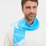 середина        шарфа однотонная.<br>Минимальный тираж: 100 штук.<br>Бахрома: в данной модели не предлагается.<br>Если в макете присутствуют более трех цветов