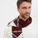 чем края шарфа с        жаккардовым узором.<br>Класс вязального оборудования: 10.<br>Цвет: выберите цветовое решение по таблице «Актуальные цвета нитей» (на фото).<br>Изнаночная сторона  при вязании в 2 цвета: зеркальное отображение рисунка и инверсия цветов на жаккардовых      участках шарфа