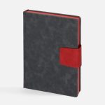 ляссе и обрезом красного цвета. Застежка — хлястик на магните из материала Nubuck Touch