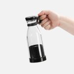 5 часа для полной подзарядки аккумулятора</li><li>Напряжение 5 В<br></li></ul>Двойная защита: блендер не работает со снятым контейнером.<br><br>В комплекте блендер