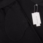 выборе.<ul class="list"><li>Свободная посадка</li><li>Низ изделия без манжет</li><li>2 боковых кармана на молнии в тон изделия</li><li>Эластичный пояс с утягивающим шнуром</li><li>Шнурок (130 см) вынимается из пояса</li><li>Внутренняя сторона без начеса<br></li></ul><br><div id="tablemer"><img width="90" src="//files.giftsoffer.ru/images/tablemer/pants_3.svg"/><table border="1" cellpadding="5" cellspacing="0"><tr align="center"><td>Таблица размеров