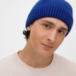 не сковывая движений.<br>Износостойкий акрил неприхотлив в уходе