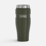 офисе и путешествиях.<br><br>Эргономичная крышка-пробка DrinkLock открывается и закрывается одним движением одной руки. Поворотная задвижка с метками вращается на 360° и надежно защищает от проливания напитка. На внутренней стороне крышки предусмотрено удобное крепление для чайного пакетика — заваривать чай можно прямо в термокружке.<br><br>Благодаря технологии бесшовной сварки и полировке внутренняя поверхность колбы остается идеально гладкой: она не впитывает запахи