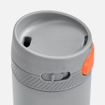 с чего начать.<br>Емкость 590 мл.<ul class="list"><li>Двухслойная вакуумная конструкция из нержавеющей стали</li><li>Герметичная крышка</li><li>Напиток остается горячим до 8 часов</li><li>Питьевой клапан с кнопкой</li><li>Блокировка открытия питьевого отверстия</li><li>Разборная крышка</li><li>Не содержит бисфенол А</li></ul>