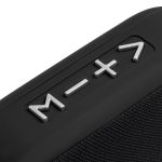 1 А </li><li>В комплекте зарядный кабель Micro USB (выполняет функцию FM-антенны при подключении к гнезду колонки; к зарядному устройству при этом подключать не следует)</li></ul><br>Незначительные матовые потёртости на верхних клапанах упаковочных коробок не являются заводским дефектом.<br><br>При проверке нескольких одинаковых беспроводных устройств (колонок