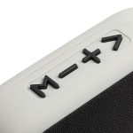 1 А </li><li>В комплекте зарядный кабель Micro USB (выполняет функцию FM-антенны при подключении к гнезду колонки; к зарядному устройству при этом подключать не следует)</li></ul><br>Незначительные матовые потёртости на верхних клапанах упаковочных коробок не являются заводским дефектом.<br><br>При проверке нескольких одинаковых беспроводных устройств (колонок