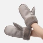 — в любом случае руки будут надежно защищены от ветра и снега.<br><ul class="list"><li>Обеспечивают защиту от холода и ветра</li><li>Без резинки на запястье</li></ul><table><tbody><tr><td><table><tbody><tr><td>Размер</td><td>Единый размер</td></tr><tr><td>Обхват ладони