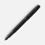Перьевая ручка Parker из коллекции IM Achromatic выполнена в матовом корпусе и дополнена акцентными глянцевыми деталями. <br>В отделке ручки используется вакуумное