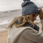 в цвет самой шапки