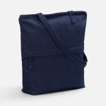 Сумка для покупок Denimate — надежный спутник в ритме большого города. Плотная джинсовая ткань гарантирует долговечность
