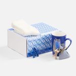 Набор Sockshire — готовое решение для теплого подарка.<br>В изящной коробке — лаконичный дуэт
