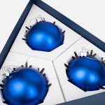 способный преобразить любое новогоднее оформление и приятно удивить получателя.<br>А еще Finery Trio — это маленькое произведение искусства
