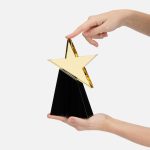 в основе которого лежит оптическое боросиликатное стекло. Эту марку стекла отличает низкий процент посторонних включений