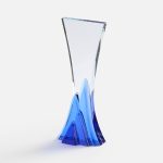 Стела Marinisk — аллегория движения и успешного преодоления. Ее эффектный дизайн вдохновлен природными стихиями