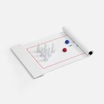 Зарядить всю команду позитивом с настольной игрой Svago — легко!<br><br>Компактная версия любимой игры — идеальное решение для корпоративных развлечений и тимбилдинга. Теперь она доступна в любом офисе благодаря продуманной конструкции и упаковке. Вместо скучных посиделок — азартный турнир по боулингу прямо на рабочем месте.<br> <br>Svago. Искусство правильного досуга.<br>В комплекте: дорожка
