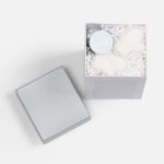 — на это может настроить особенный набор Wish Generator! Ведь все эти важные слова поддержки — и множество других приятных пожеланий — спрятаны на подарочной коробке! <p></p>Отыщите наиболее подходящее случаю сочетание и обведите на память. А собирать самые теплые пожелания будет особенно приятно за чашечкой ароматного чая со сладкими угощениями.<br><br>В комплект входят: <br><p></p><ul class="list"><li><a rel="nofollow" target="_blank" href="https://gifts.ru/id/221549"></a>Черный чай <a rel="nofollow" target="_blank" href="https://gifts.ru/id/142957">«Таежный сбор»</a>;</li><li>Джем <a rel="nofollow" target="_blank" href="https://gifts.ru/id/190179">Best Berries</a>