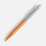 Шариковая ручка Senator Point Metal ver.2 — классическая форма в новом цвете! <br>Верхняя часть корпуса и детали изготовлены из массивного метала. Металлическая кнопка с цветным пластиковым декором в цвет корпуса.<br>Механизм ручки: нажимной.<br>Корпус ручки разбирается