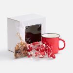 Яркий миниатюрный набор Warm Holly превратит обычный вечер в настоящую зимнюю сказку! В уютной коробочке — самое главное для создания уютного праздничного настроения: глинтвейн наполнит комнату волшебным ароматом и подарит пряный согревающий вкус
