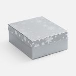 Коробка выполнена из переплетного картона толщиной 1