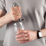 что ткань покрывает кожу. Влага